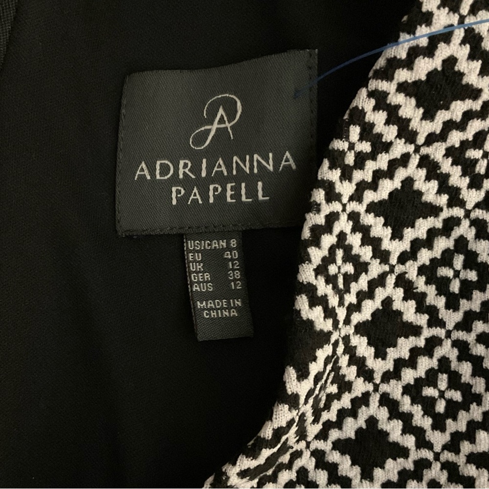 Adrianna Papell V‎ Neck Sleeveless Dress in white and black geometric pattern. 8 - Picture 14 of 16